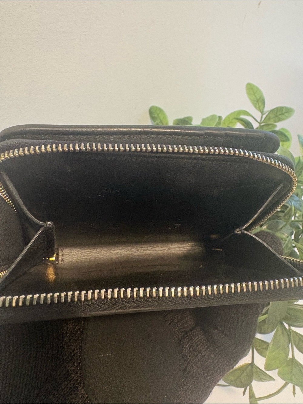 Saint Laurent Black Leather Wallet with Gold YSL Emblem - Picture 8 of 10